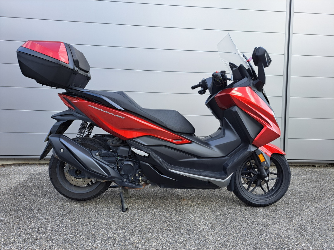 YAMAHA XSR 125 Legacy ESPACE 7  FEYTIAT 