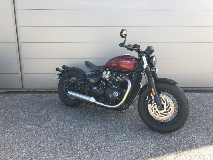 Triumph bobber Bonneville - SEYSSINS