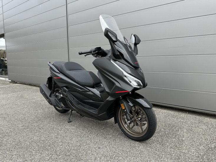 HONDA FORZA SPECIAL EDITION 125 - SEYSSINS