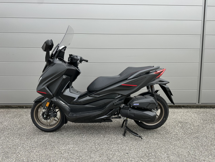 HONDA FORZA SPECIAL EDITION 125 - SEYSSINS